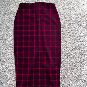 Checkered pencil skirt